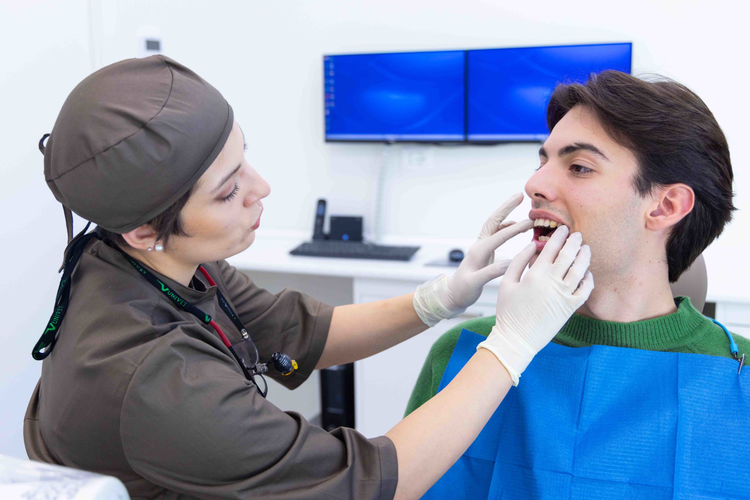Visita di Sbiancamento Dentale Professionale presso il Centro Clinico Viale Venezia
